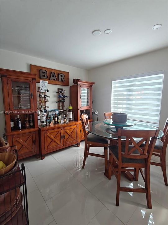 For Sale: $760,000 (3 beds, 2 baths, 1564 Square Feet)