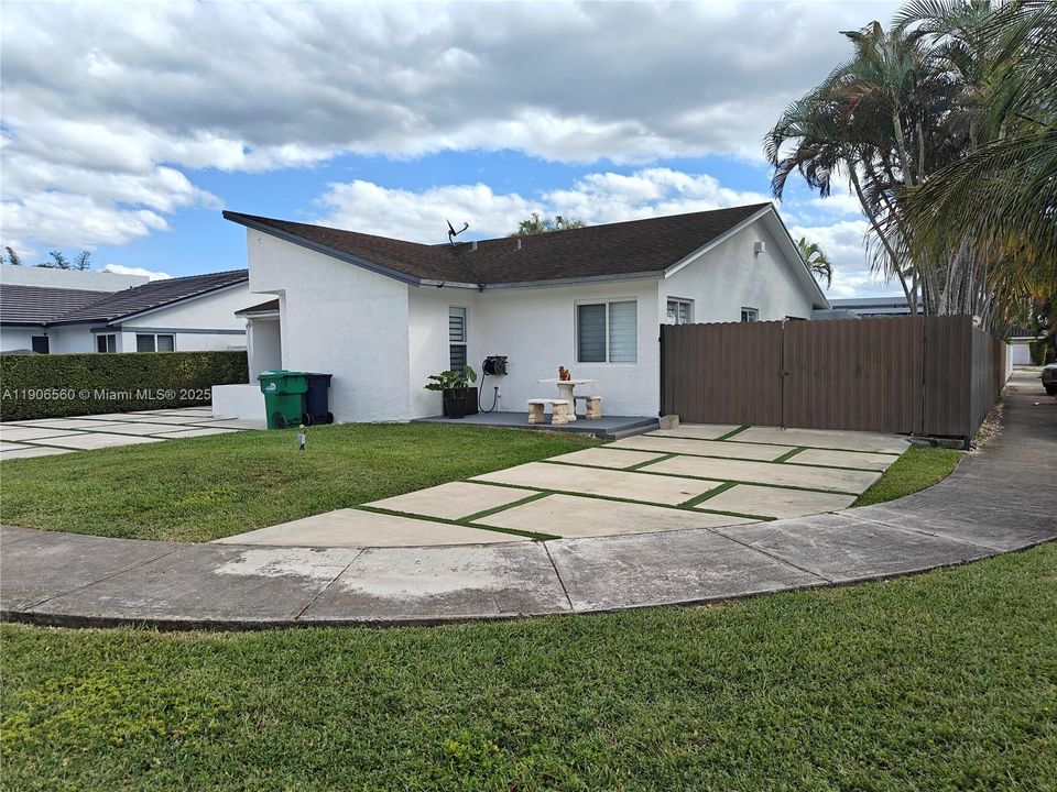 For Sale: $760,000 (3 beds, 2 baths, 1564 Square Feet)