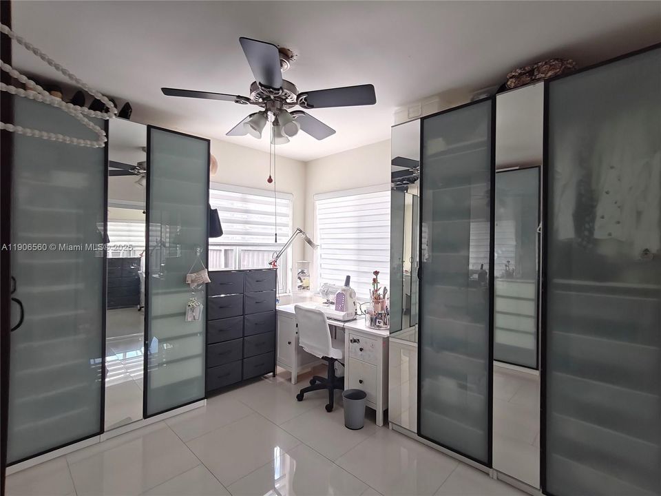 For Sale: $760,000 (3 beds, 2 baths, 1564 Square Feet)