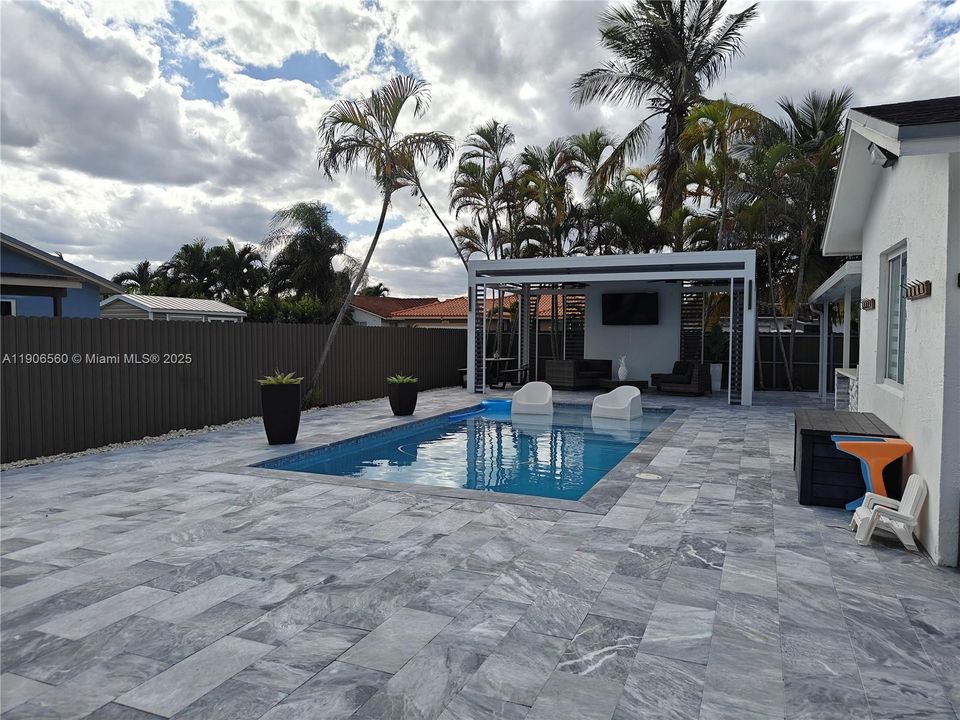 For Sale: $760,000 (3 beds, 2 baths, 1564 Square Feet)