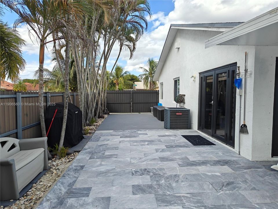 For Sale: $760,000 (3 beds, 2 baths, 1564 Square Feet)