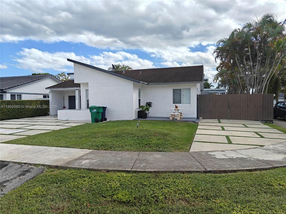 For Sale: $760,000 (3 beds, 2 baths, 1564 Square Feet)