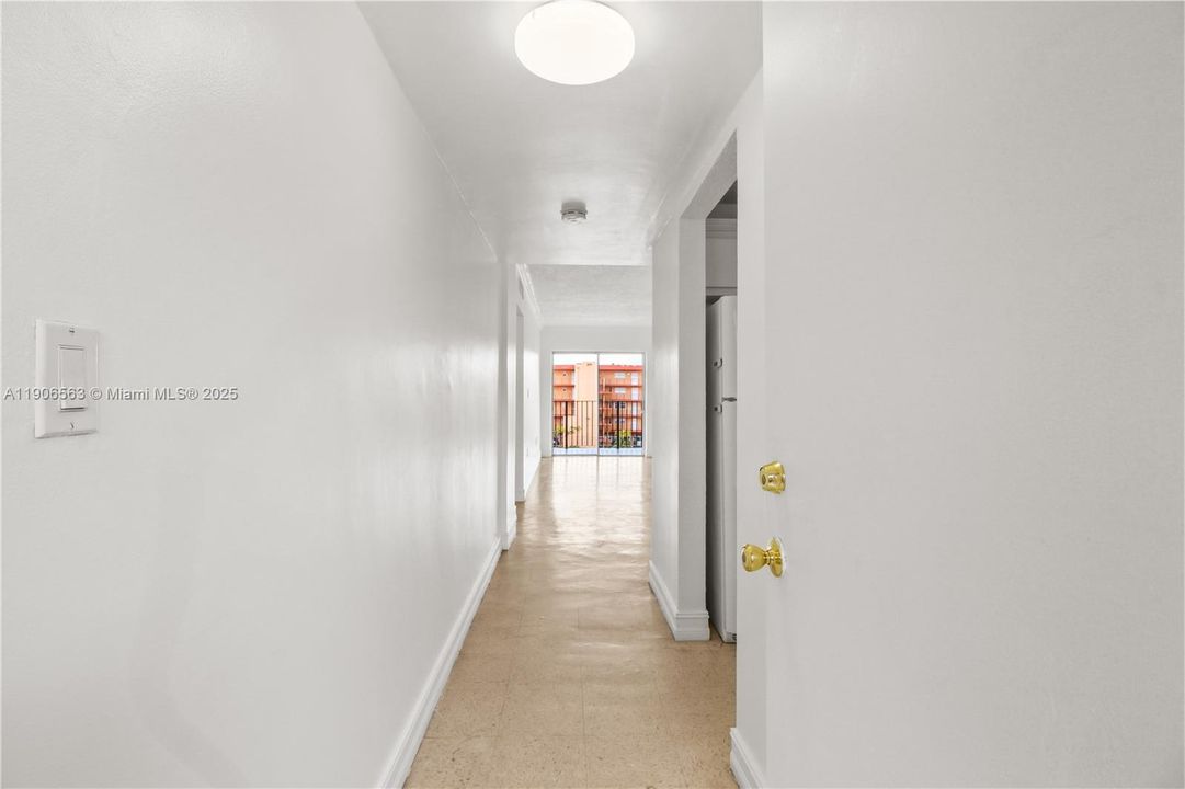 Recently Rented: $2,000 (2 beds, 1 baths, 998 Square Feet)