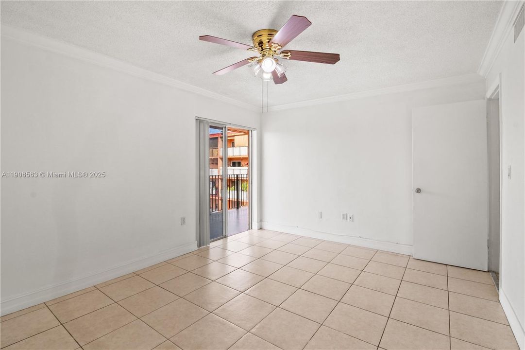 Recently Rented: $2,000 (2 beds, 1 baths, 998 Square Feet)