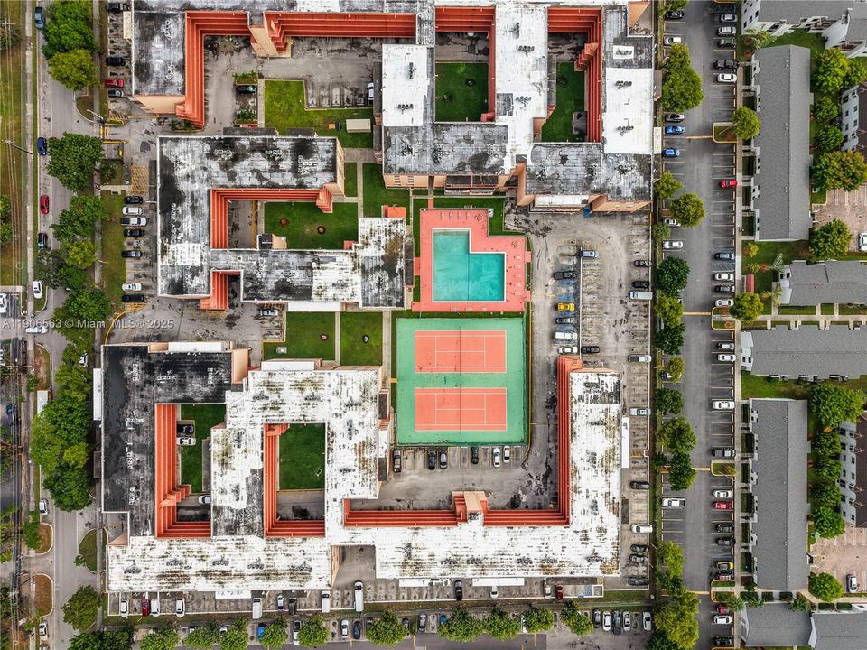 Recently Rented: $2,000 (2 beds, 1 baths, 998 Square Feet)