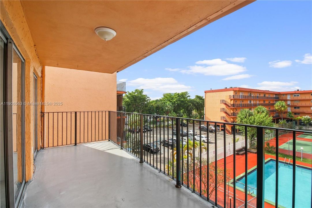 Recently Rented: $2,000 (2 beds, 1 baths, 998 Square Feet)