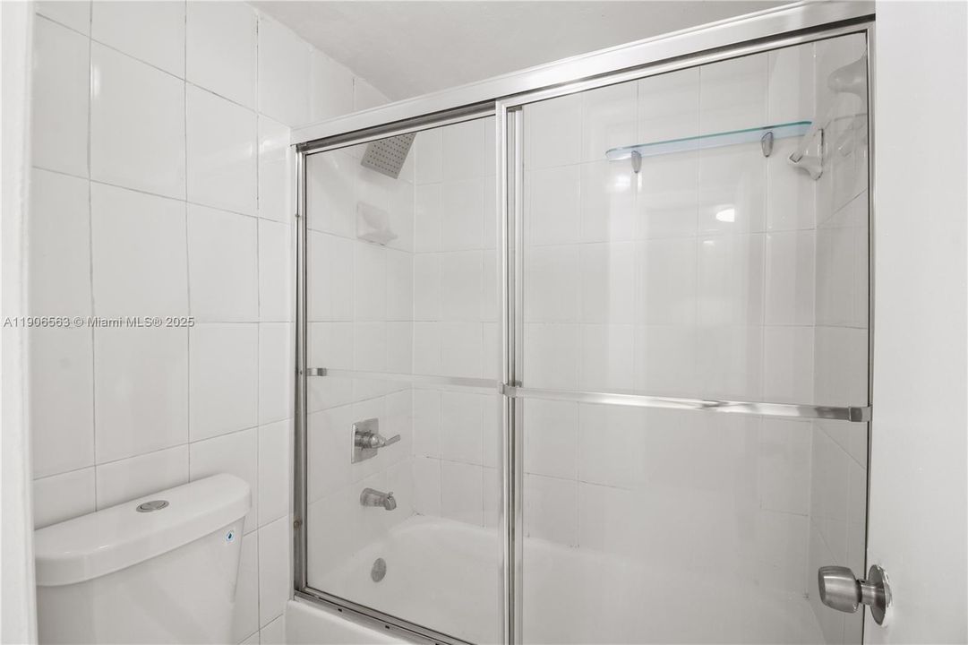 Recently Rented: $2,000 (2 beds, 1 baths, 998 Square Feet)