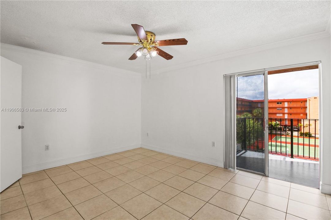 Recently Rented: $2,000 (2 beds, 1 baths, 998 Square Feet)