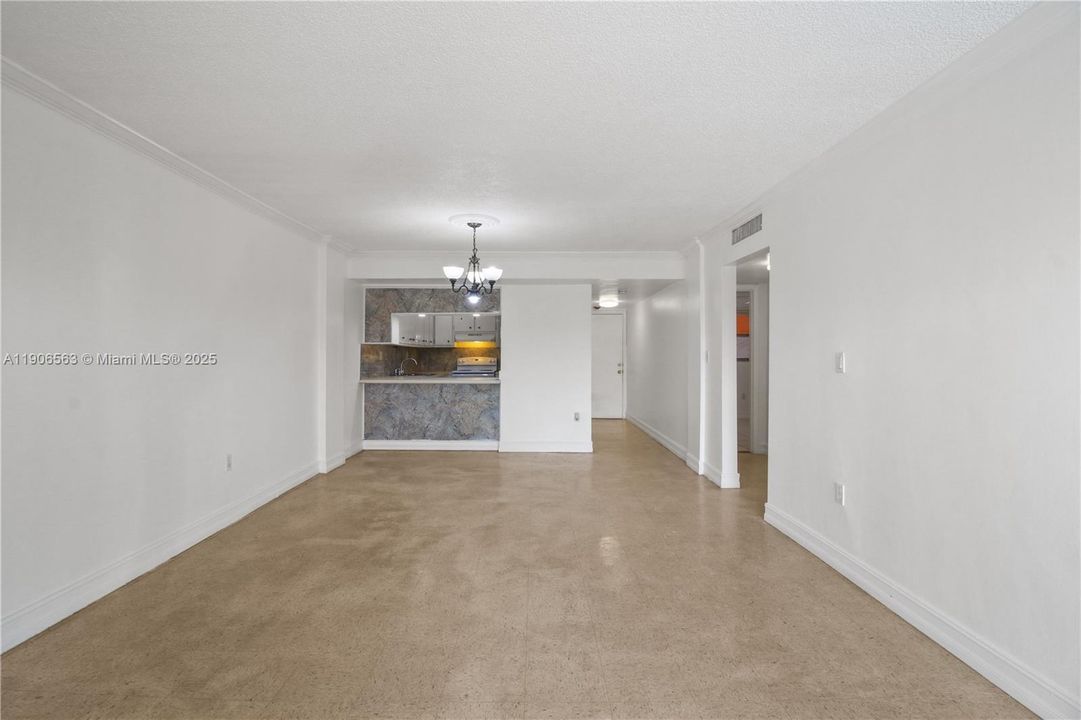 Recently Rented: $2,000 (2 beds, 1 baths, 998 Square Feet)