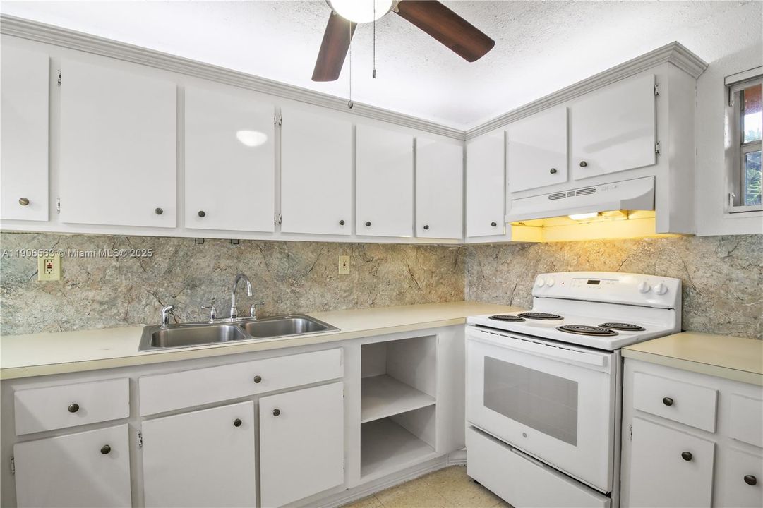 Recently Rented: $2,000 (2 beds, 1 baths, 998 Square Feet)