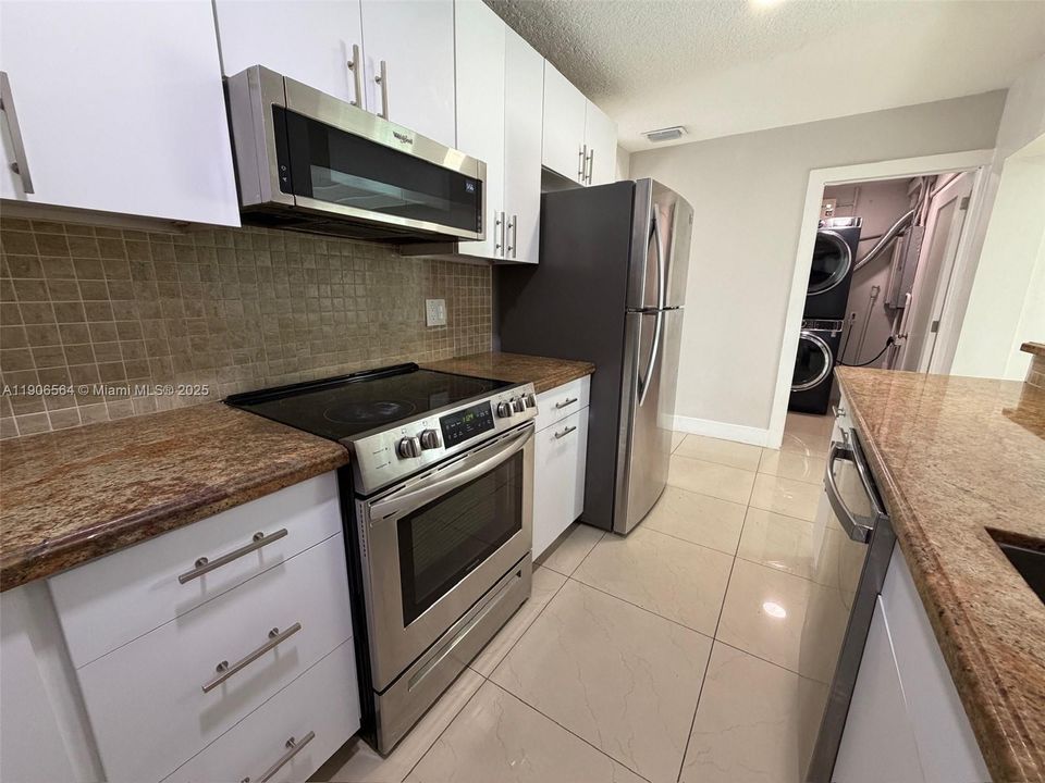 最近售出: $600,000 (4 贝兹, 2 浴室, 1585 平方英尺)