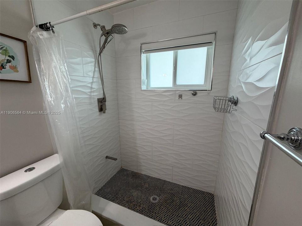 最近售出: $600,000 (4 贝兹, 2 浴室, 1585 平方英尺)