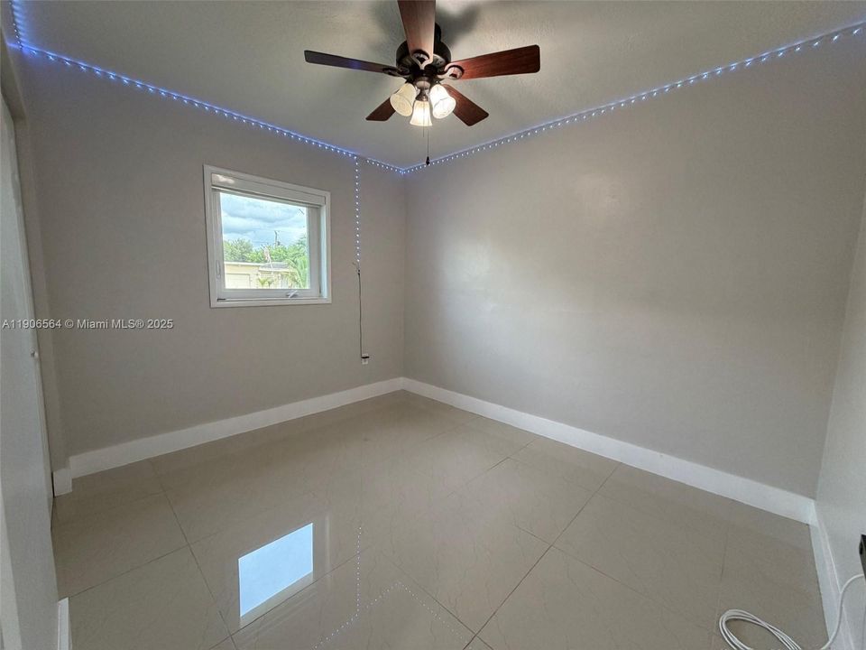 最近售出: $600,000 (4 贝兹, 2 浴室, 1585 平方英尺)