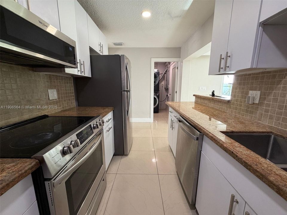 最近售出: $600,000 (4 贝兹, 2 浴室, 1585 平方英尺)