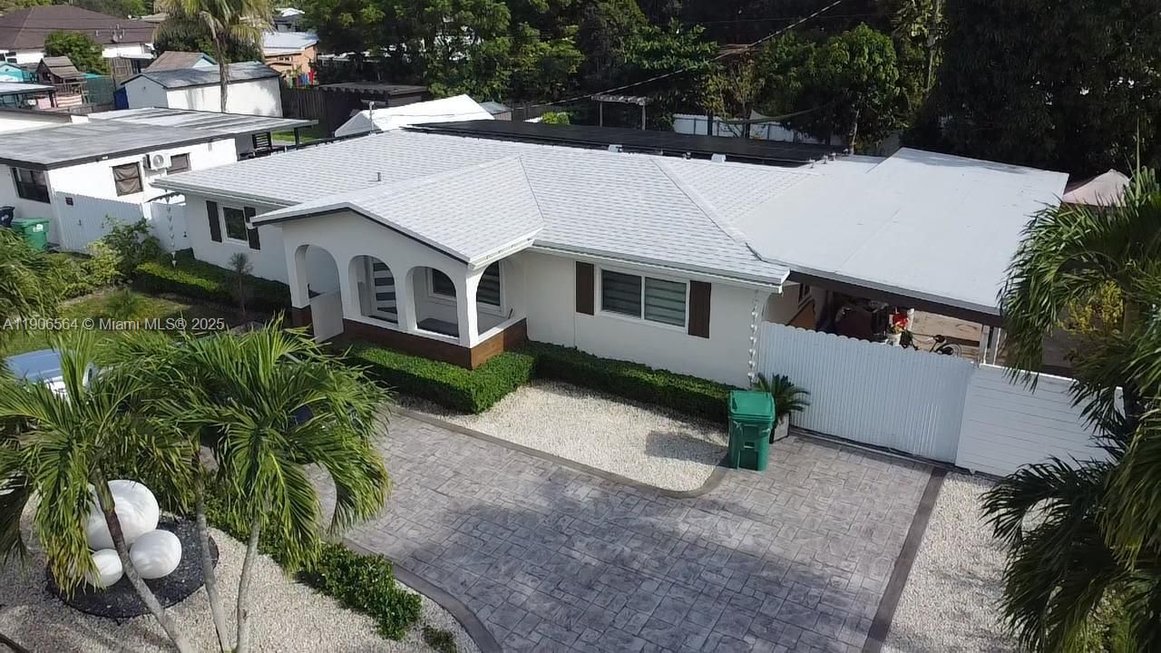 最近售出: $600,000 (4 贝兹, 2 浴室, 1585 平方英尺)