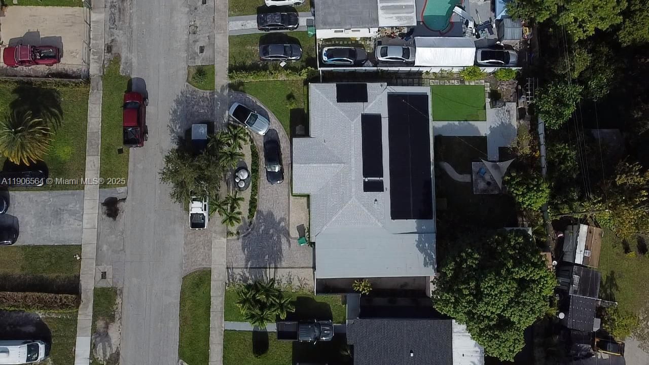 最近售出: $600,000 (4 贝兹, 2 浴室, 1585 平方英尺)