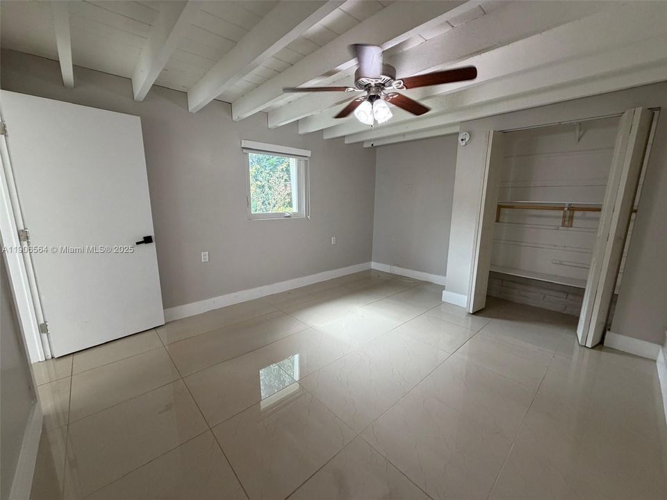 最近售出: $600,000 (4 贝兹, 2 浴室, 1585 平方英尺)