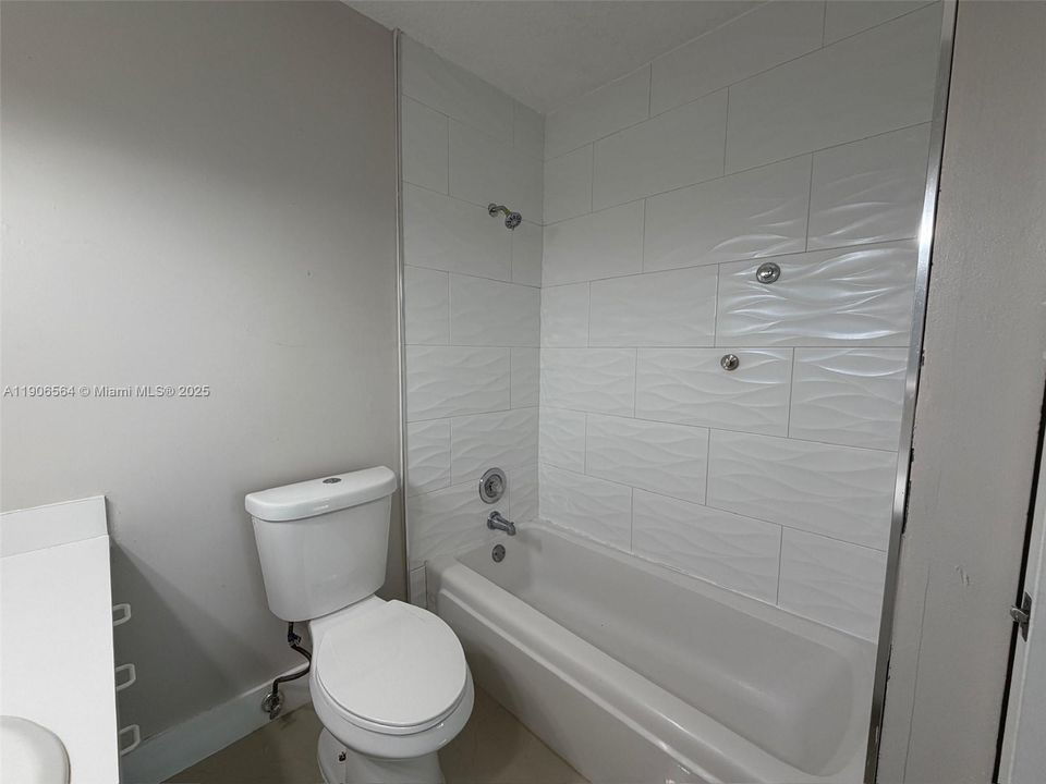 最近售出: $600,000 (4 贝兹, 2 浴室, 1585 平方英尺)