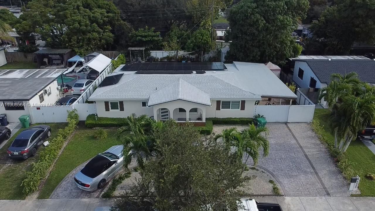 最近售出: $600,000 (4 贝兹, 2 浴室, 1585 平方英尺)