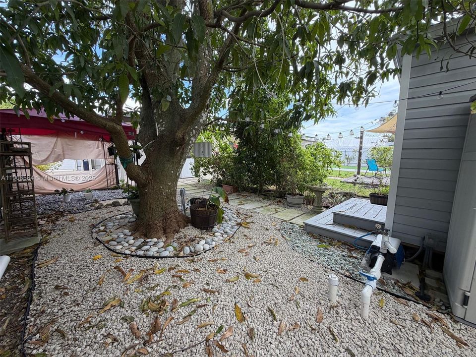 最近售出: $600,000 (4 贝兹, 2 浴室, 1585 平方英尺)