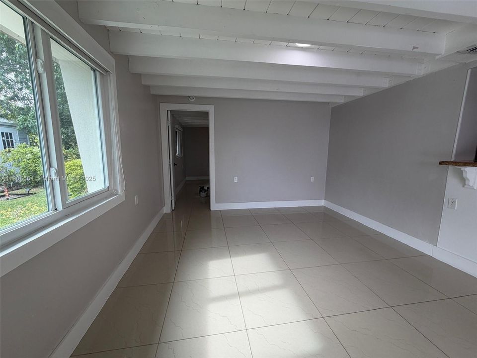 最近售出: $600,000 (4 贝兹, 2 浴室, 1585 平方英尺)