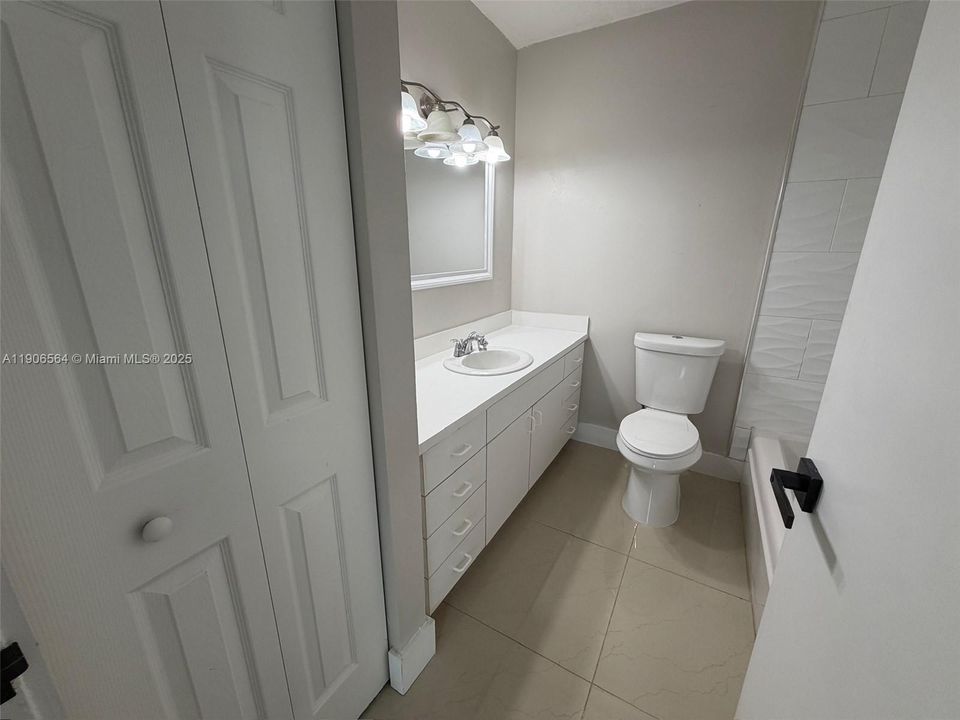 最近售出: $600,000 (4 贝兹, 2 浴室, 1585 平方英尺)