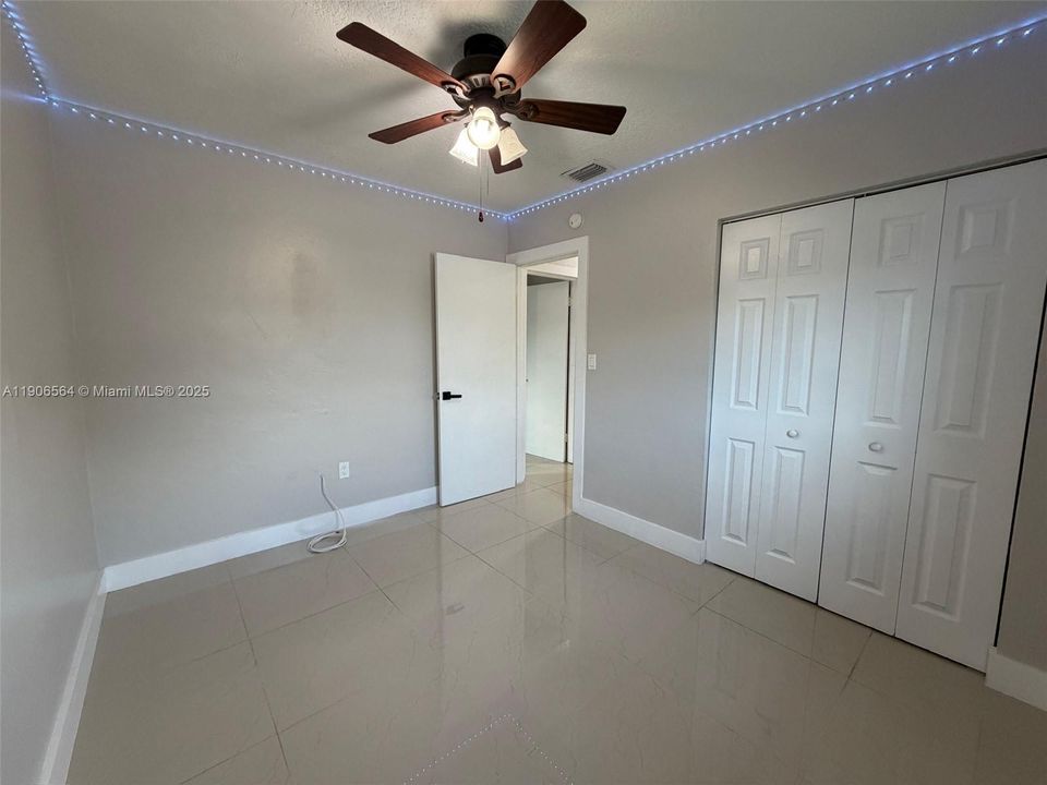 最近售出: $600,000 (4 贝兹, 2 浴室, 1585 平方英尺)