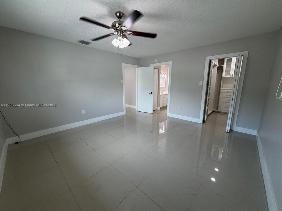 最近售出: $600,000 (4 贝兹, 2 浴室, 1585 平方英尺)