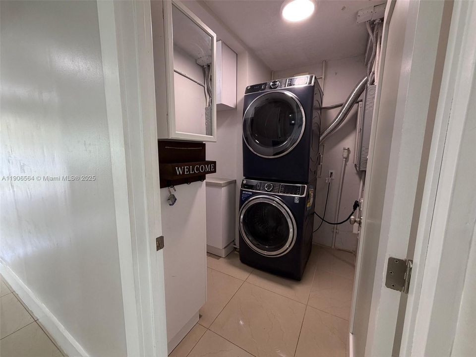 最近售出: $600,000 (4 贝兹, 2 浴室, 1585 平方英尺)