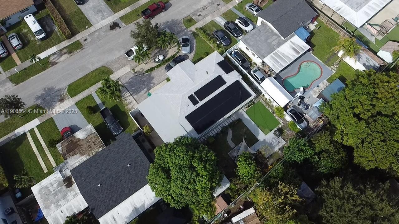 最近售出: $600,000 (4 贝兹, 2 浴室, 1585 平方英尺)