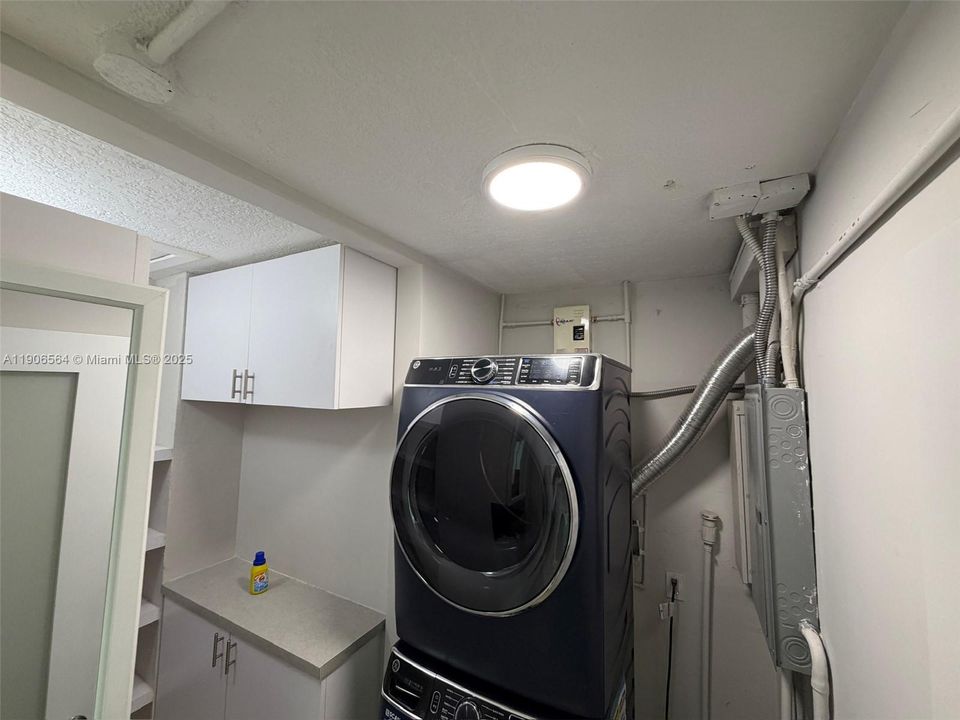 最近售出: $600,000 (4 贝兹, 2 浴室, 1585 平方英尺)