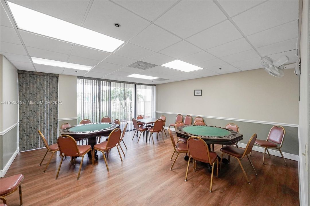 Active With Contract: $1,795 (2 beds, 2 baths, 980 Square Feet)