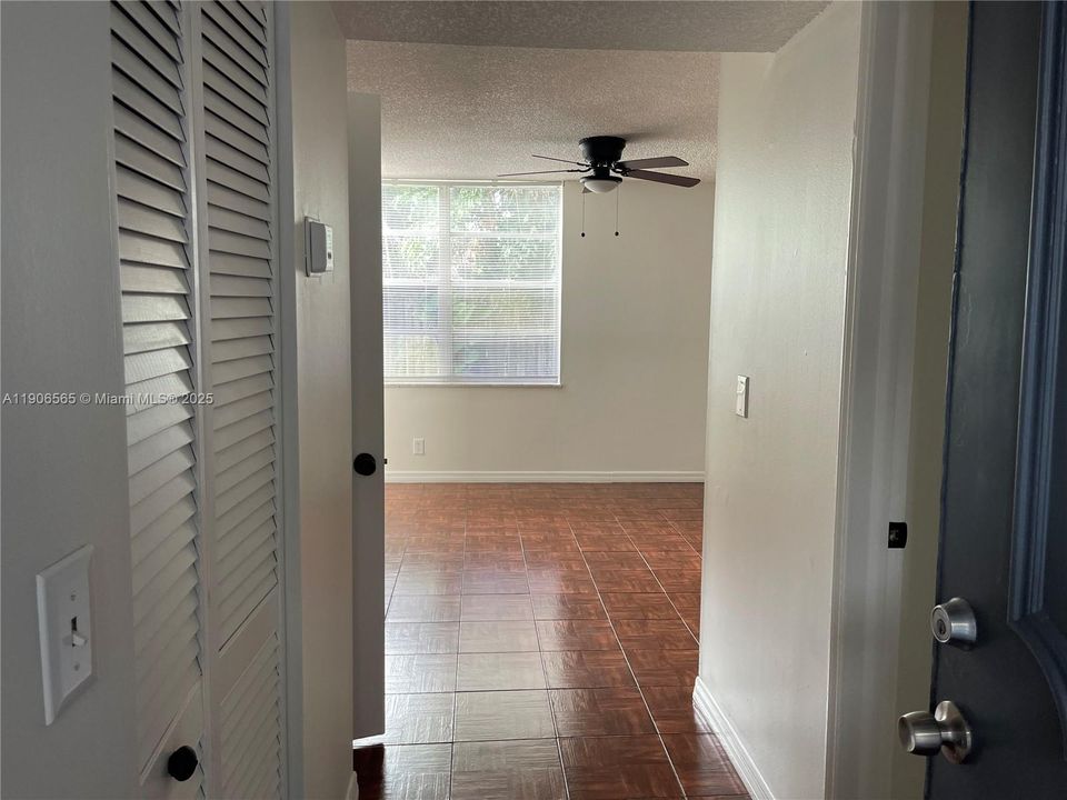 Active With Contract: $1,795 (2 beds, 2 baths, 980 Square Feet)