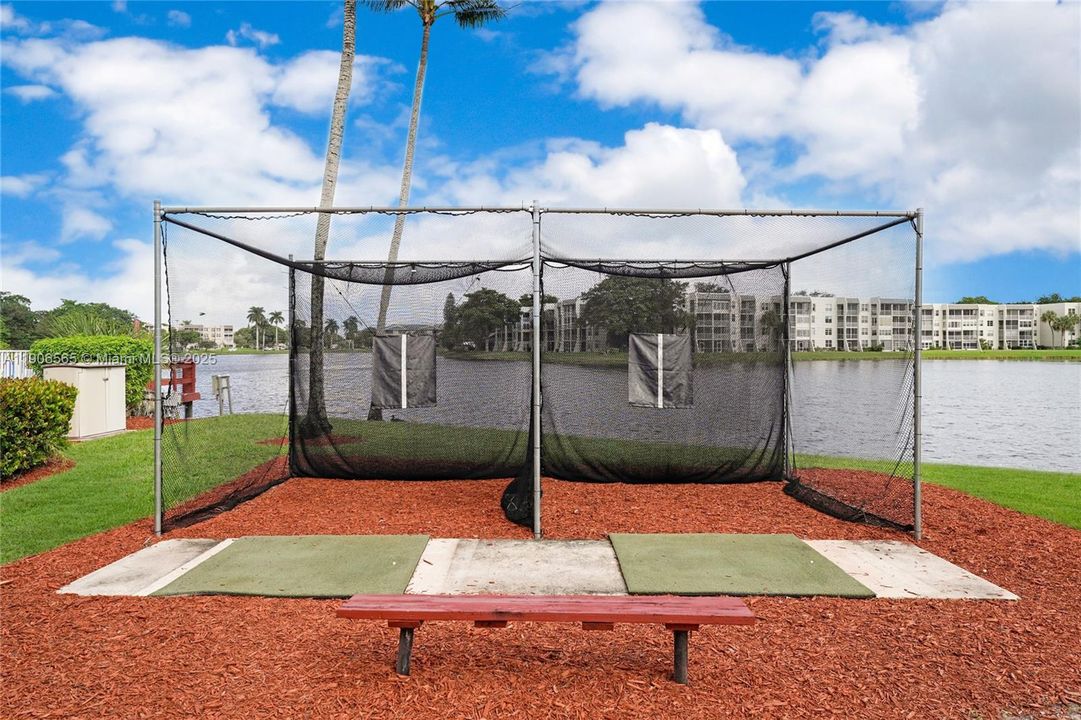 Active With Contract: $1,795 (2 beds, 2 baths, 980 Square Feet)