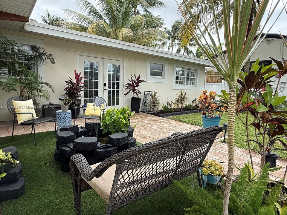 Active With Contract: $4,700 (3 beds, 2 baths, 1222 Square Feet)