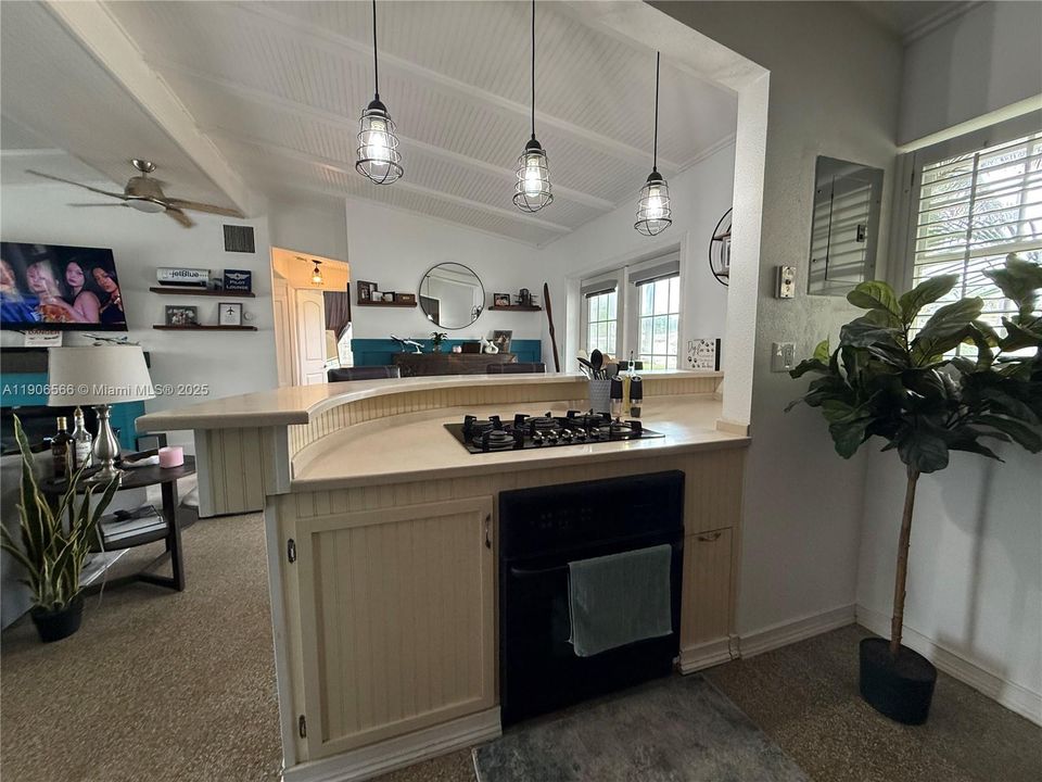 Active With Contract: $4,700 (3 beds, 2 baths, 1222 Square Feet)