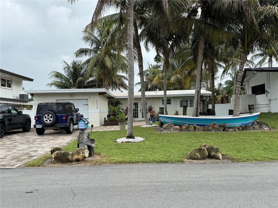 Active With Contract: $4,700 (3 beds, 2 baths, 1222 Square Feet)