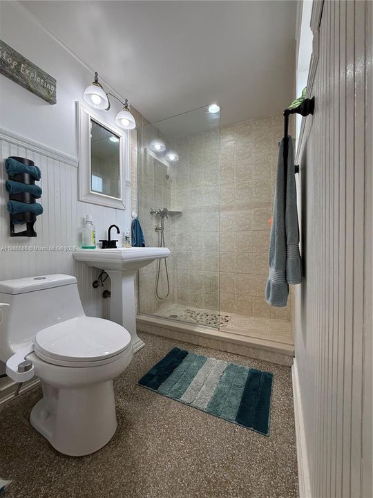 Active With Contract: $4,700 (3 beds, 2 baths, 1222 Square Feet)