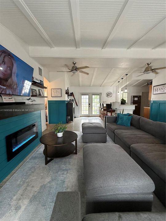 Active With Contract: $4,700 (3 beds, 2 baths, 1222 Square Feet)