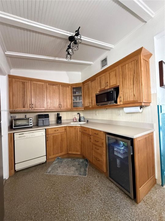 Active With Contract: $4,700 (3 beds, 2 baths, 1222 Square Feet)