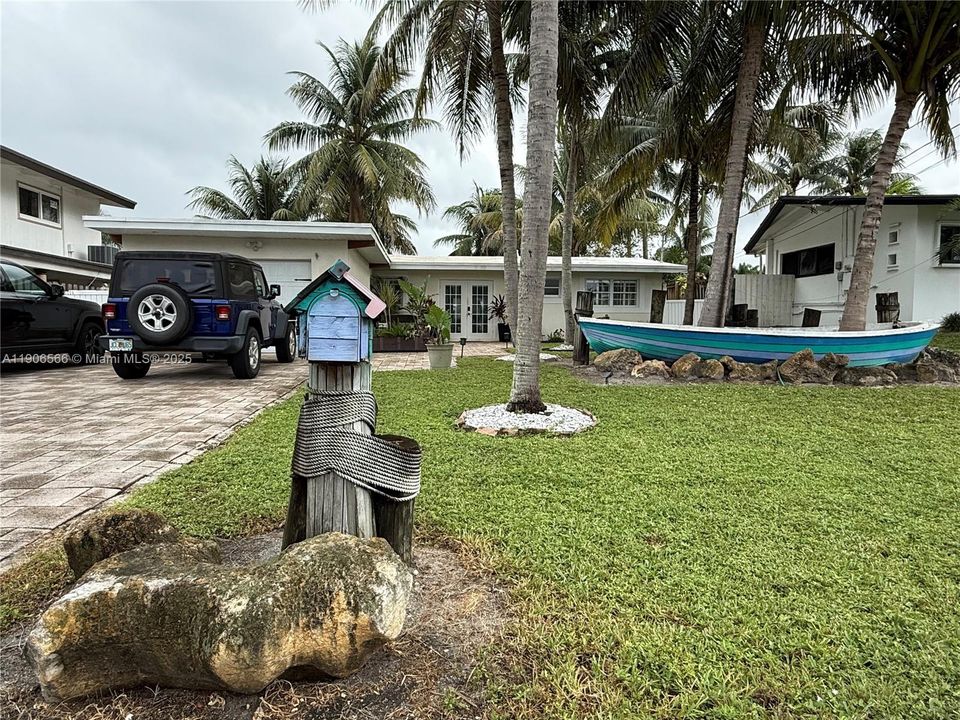 Active With Contract: $4,700 (3 beds, 2 baths, 1222 Square Feet)