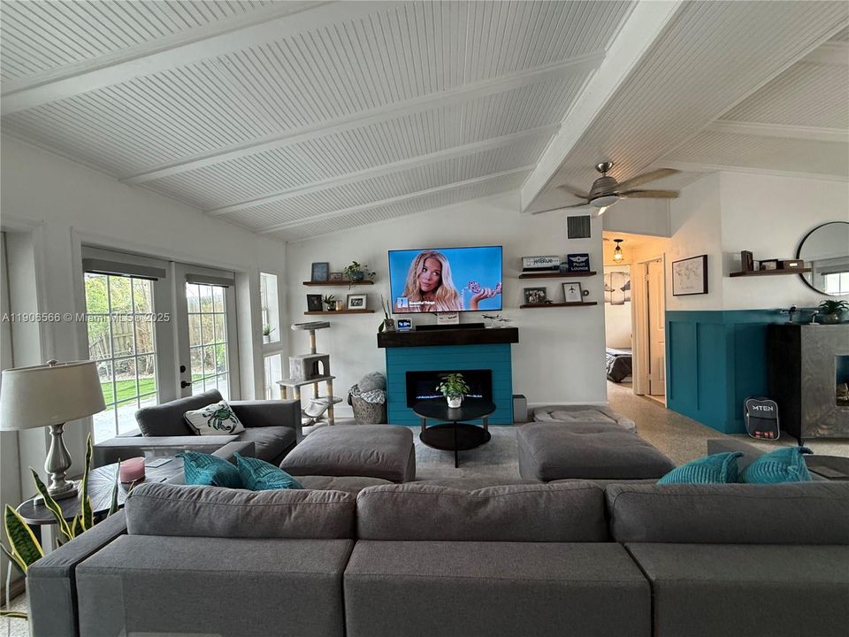 Active With Contract: $4,700 (3 beds, 2 baths, 1222 Square Feet)