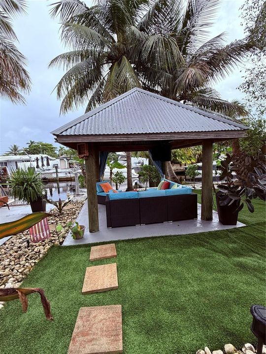 Active With Contract: $4,700 (3 beds, 2 baths, 1222 Square Feet)