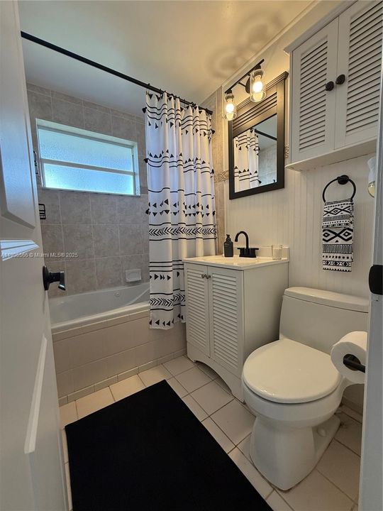 Active With Contract: $4,700 (3 beds, 2 baths, 1222 Square Feet)