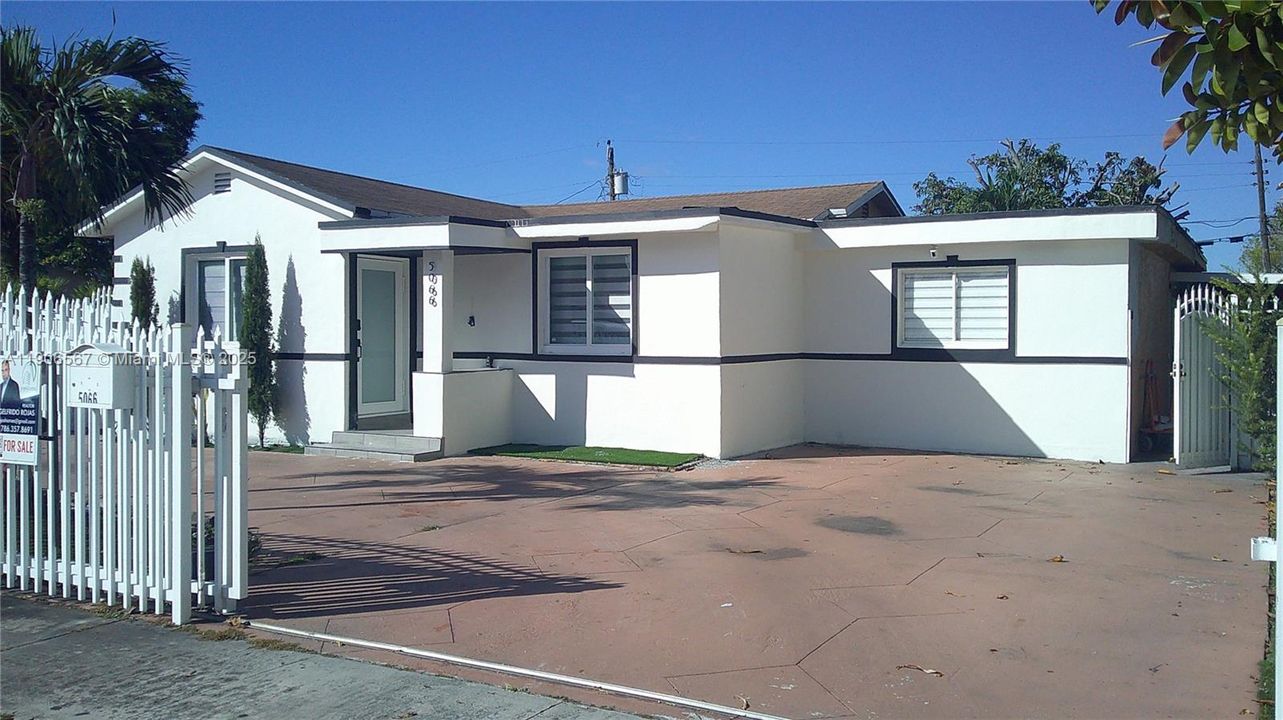 Active With Contract: $620,000 (4 beds, 5 baths, 0 Square Feet)