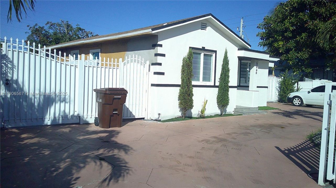 Active With Contract: $620,000 (4 beds, 5 baths, 0 Square Feet)