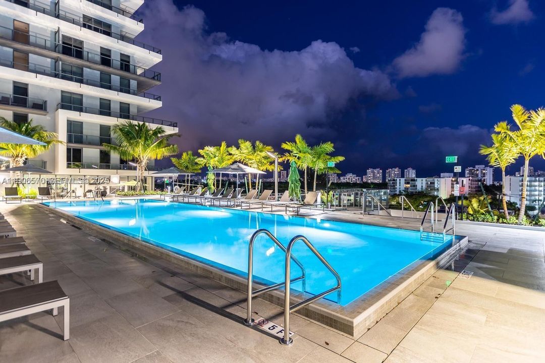 For Sale: $720,000 (2 beds, 2 baths, 1099 Square Feet)