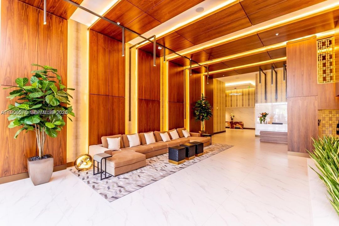 For Sale: $720,000 (2 beds, 2 baths, 1099 Square Feet)