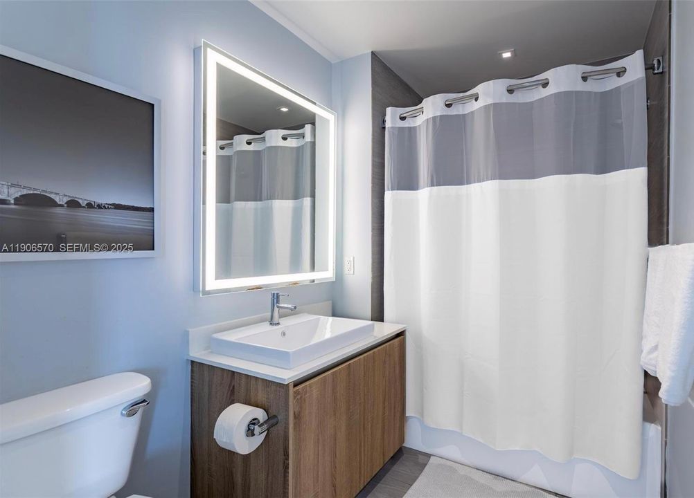 For Sale: $720,000 (2 beds, 2 baths, 1099 Square Feet)