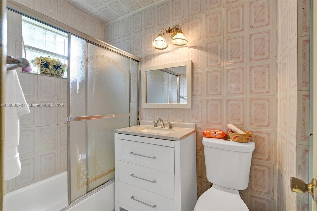 Active With Contract: $560,000 (3 beds, 2 baths, 1759 Square Feet)